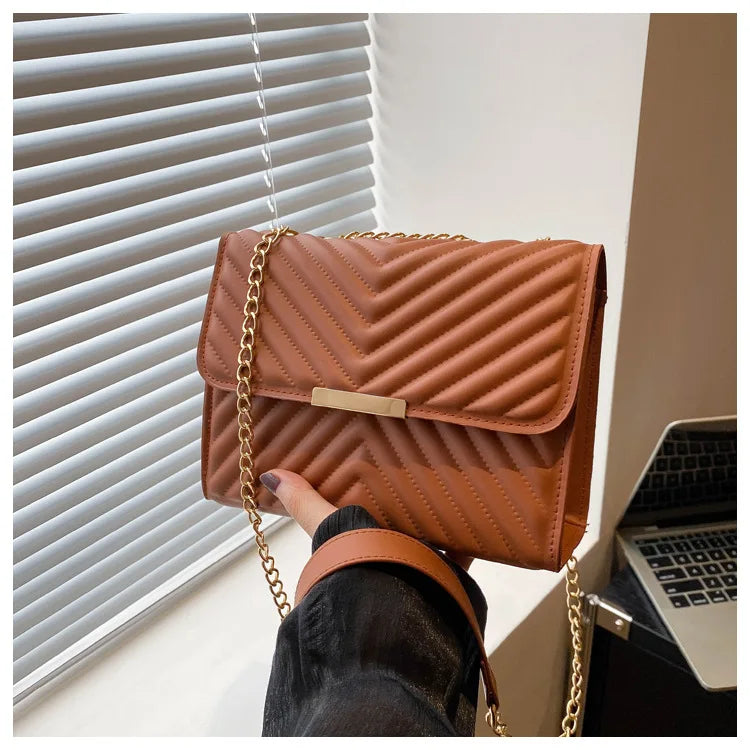 Fashion indentation shoulder bag simple chain 2024 summer new style this year popular retro commuter crossbody small square bag
