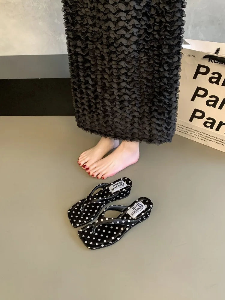 Designer Polka Dot Women Slippers Concise Wedges Heel Dress Flip Flop Shoes Summer Outdoor Clip Toe Beach Vacation Slides Shoes