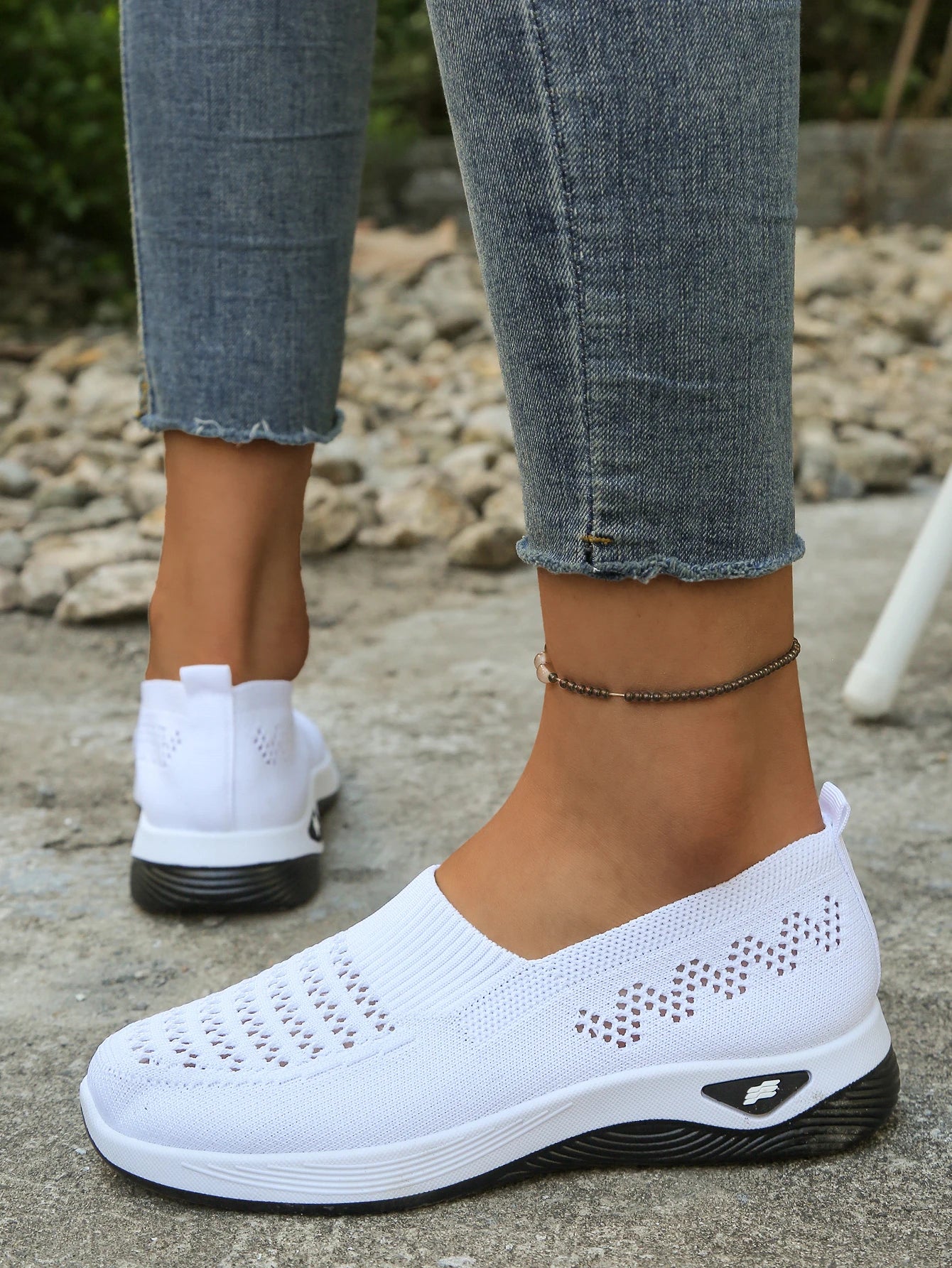 women's shoes summer 2026 lady wears crocs, casual sneaker which are light, comfortable and breathable