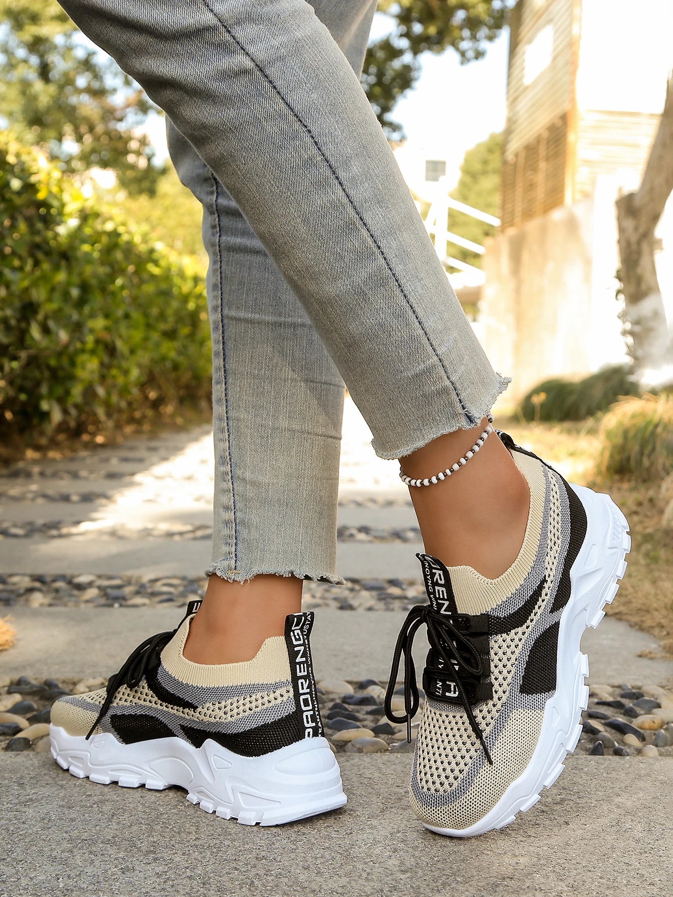 Women's shoes - Summer 2026 casual sports shoes, breathable and lightweight, dual-color or single-color fashionable work shoes