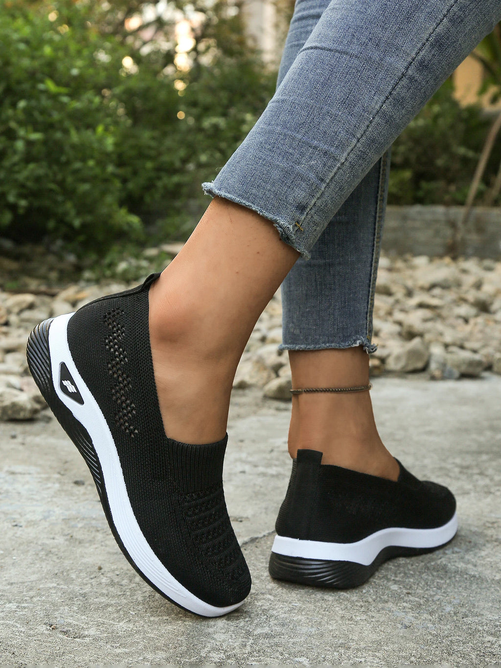 women's shoes summer 2026 lady wears crocs, casual sneaker which are light, comfortable and breathable