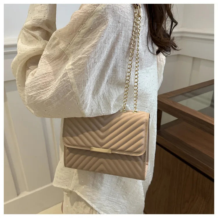 Fashion indentation shoulder bag simple chain 2024 summer new style this year popular retro commuter crossbody small square bag