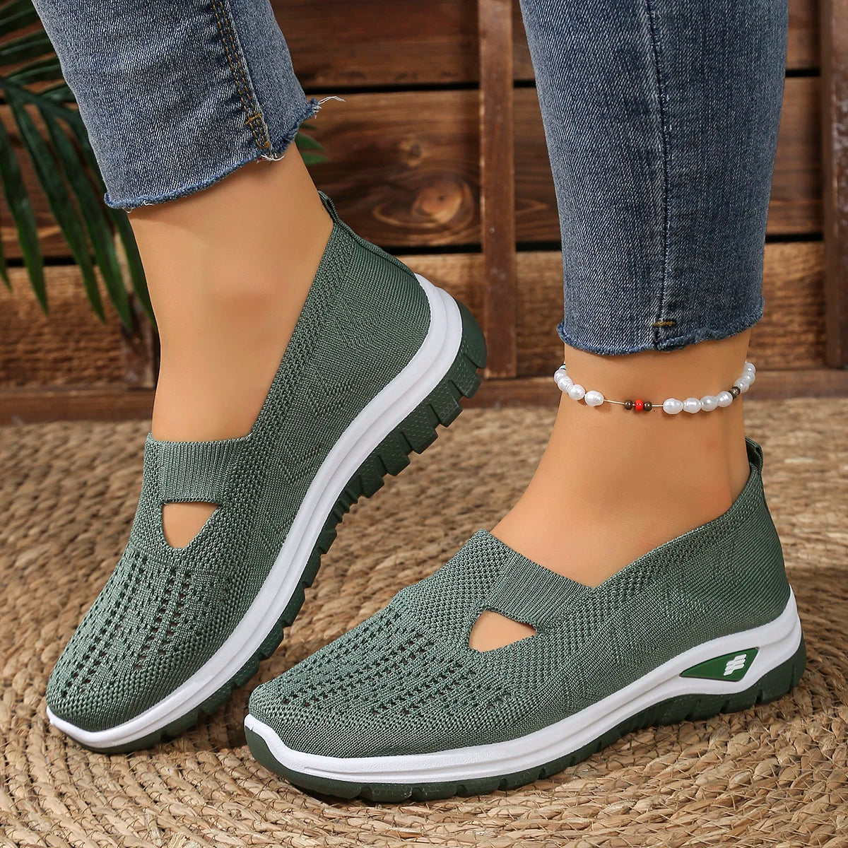 Women's casual sports shoes with breathable mesh, fashionable and versatile, soft soles, comfortable and casual