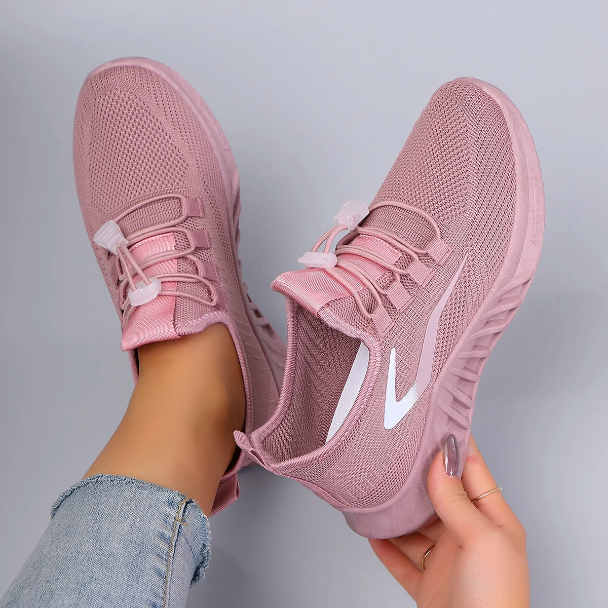 Spring and Autumn New Women's Casual Lace-Up Comfortable, Breathable, Lightweight and Wear-Resistant Sports Shoes