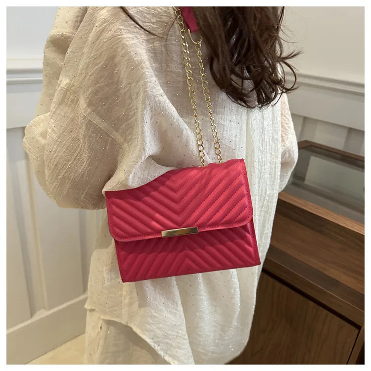 Fashion indentation shoulder bag simple chain 2024 summer new style this year popular retro commuter crossbody small square bag
