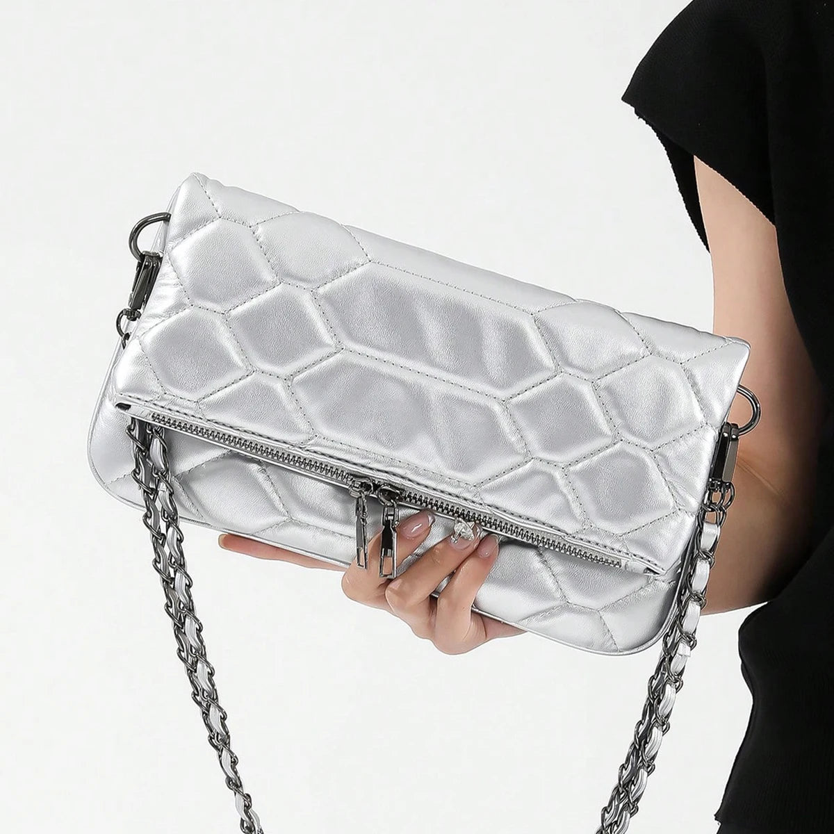 Classic fashion chain shoulder bag, simple and versatile, elegant messenger bag, suitable for work, commuting and shopping