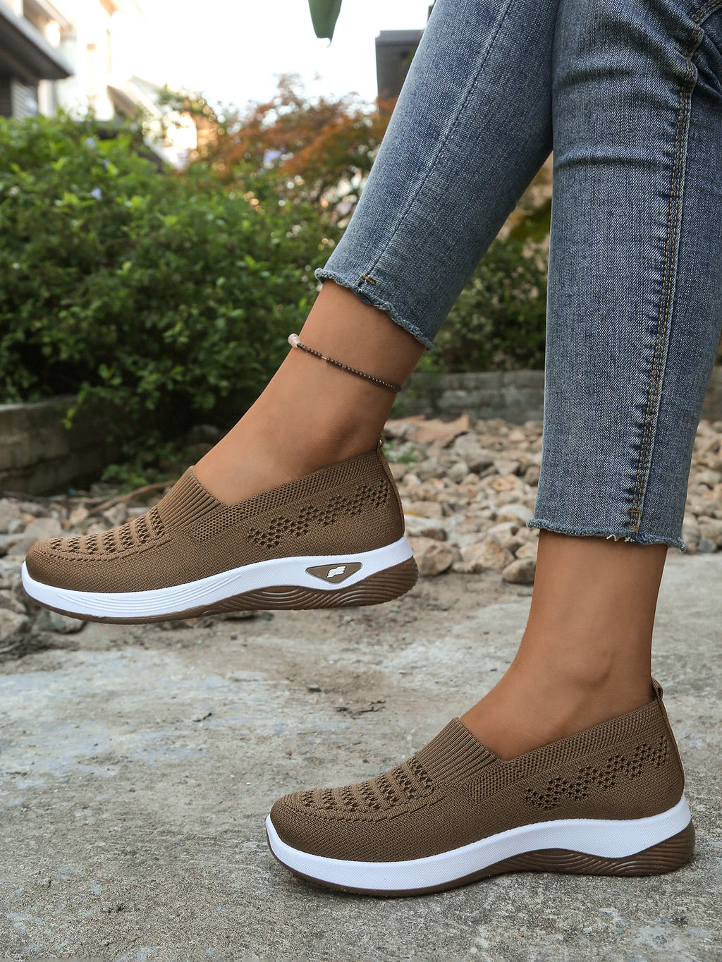 women's shoes summer 2026 lady wears crocs, casual sneaker which are light, comfortable and breathable