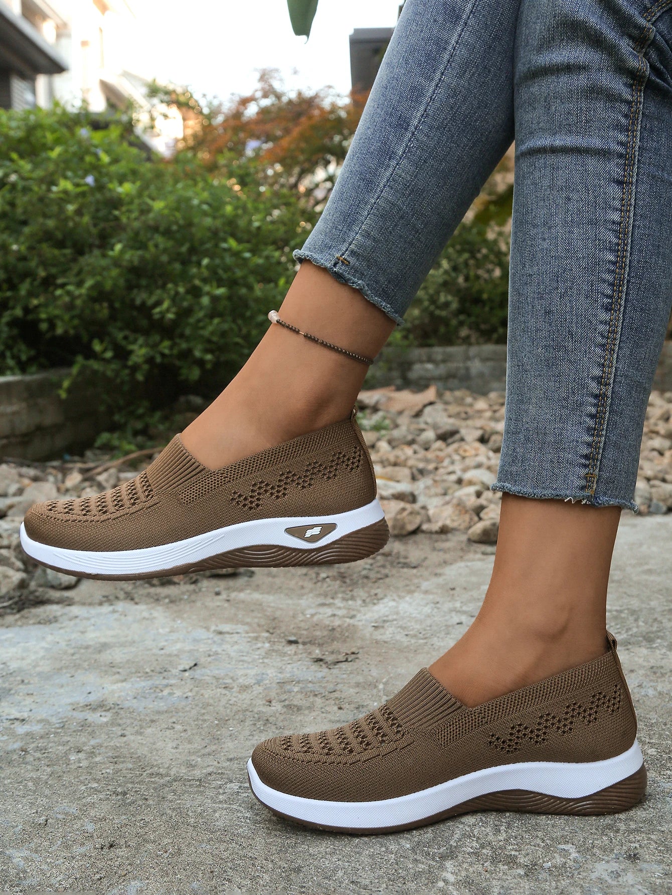 women's shoes summer 2026 lady wears crocs, casual sneaker which are light, comfortable and breathable
