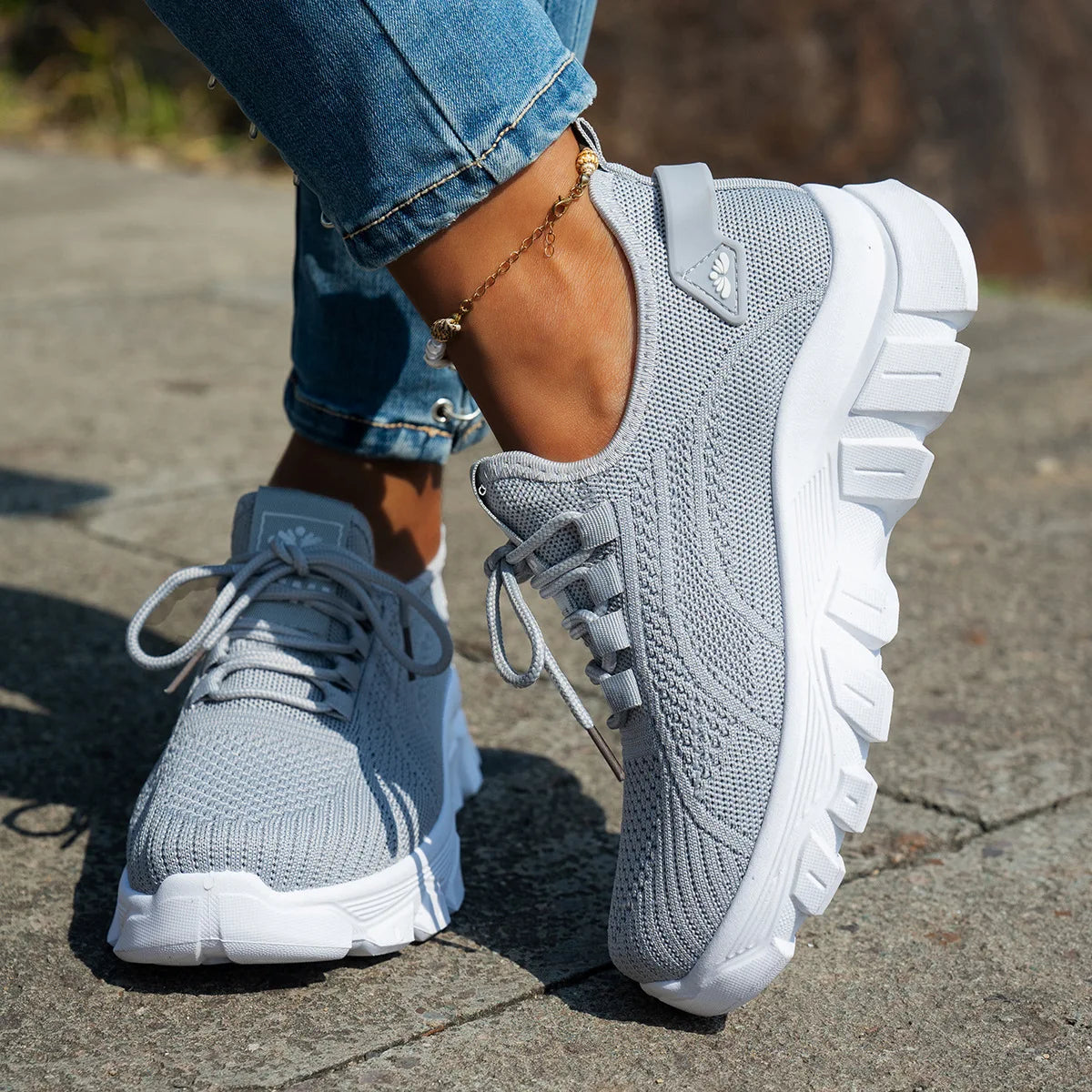 Women's 2025 Spring Knitted Shoes Lightweight Breathable Mom Shoes Plus Size Comfort Non-Slip Casual Flat Sole Slip-On