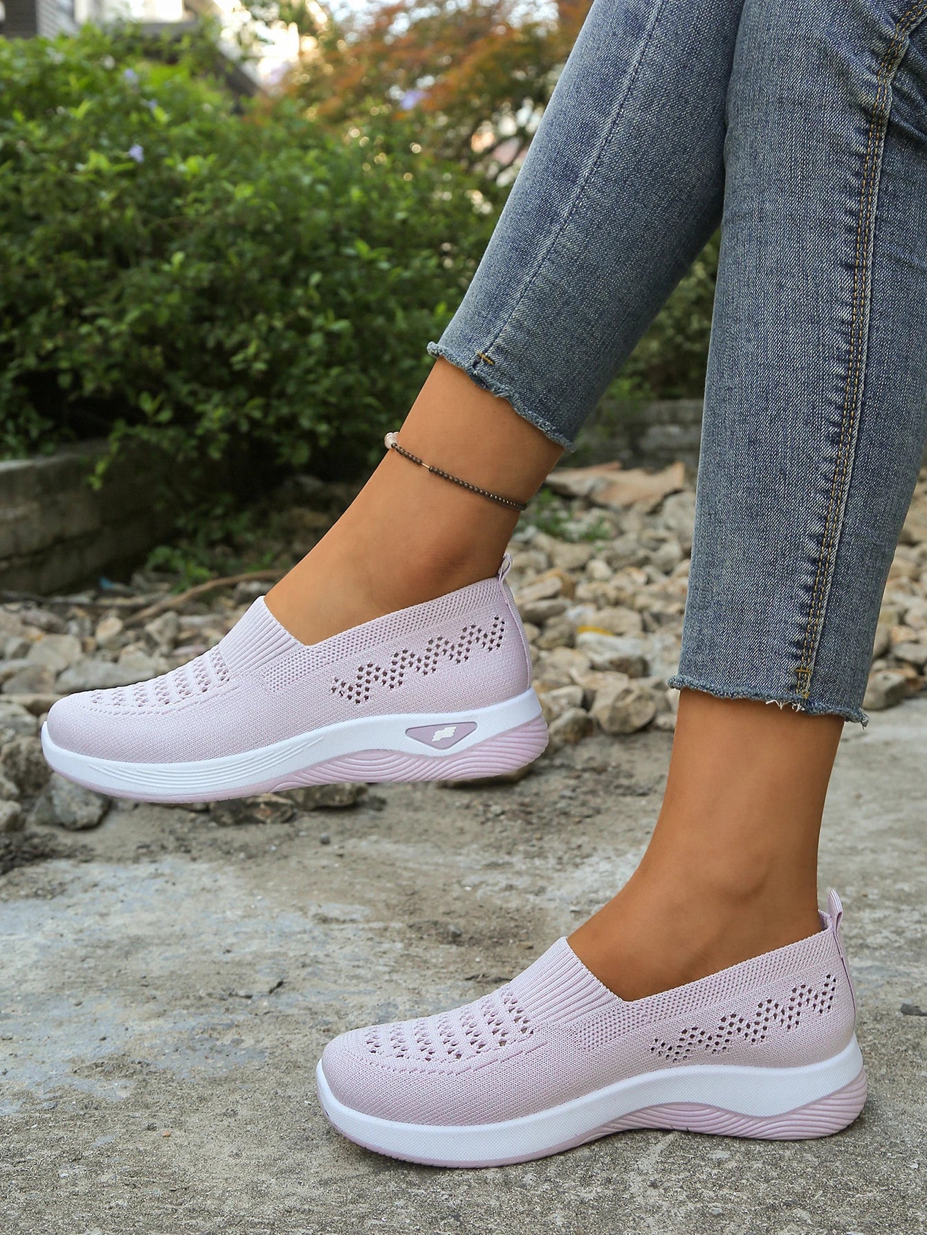 women's shoes summer 2026 lady wears crocs, casual sneaker which are light, comfortable and breathable