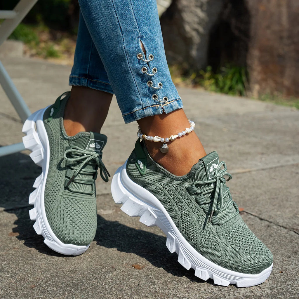 Women's 2025 Spring Knitted Shoes Lightweight Breathable Mom Shoes Plus Size Comfort Non-Slip Casual Flat Sole Slip-On
