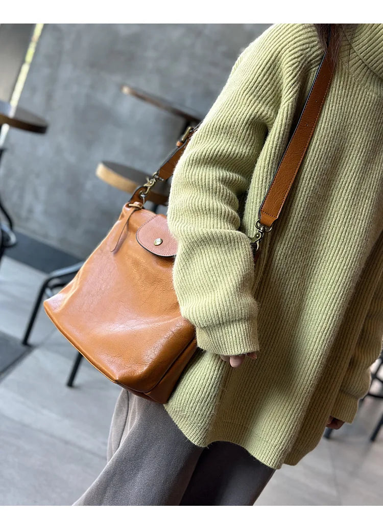 2026 Vintage vegetable tanned cowhide women's bag Leather single shoulder crossbody casual large capacity holiday bag