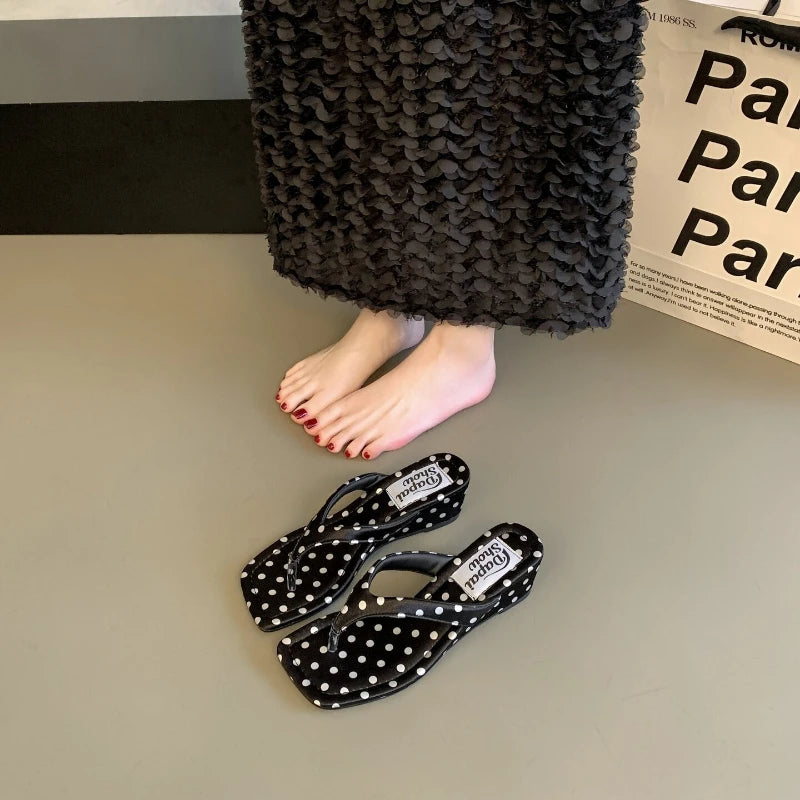 Designer Polka Dot Women Slippers Concise Wedges Heel Dress Flip Flop Shoes Summer Outdoor Clip Toe Beach Vacation Slides Shoes