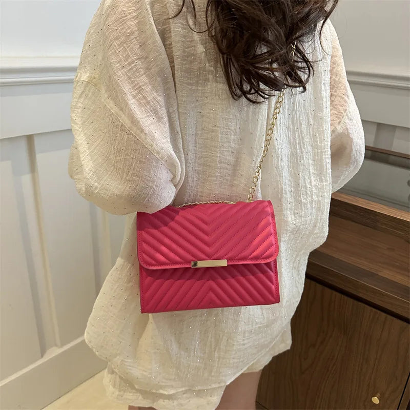 Fashion indentation shoulder bag simple chain 2024 summer new style this year popular retro commuter crossbody small square bag