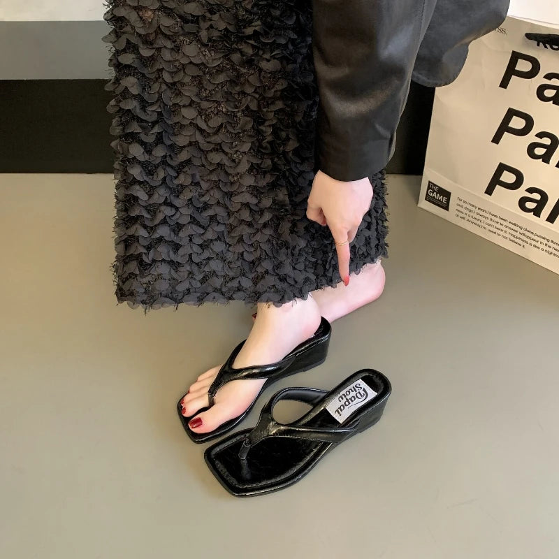 Designer Polka Dot Women Slippers Concise Wedges Heel Dress Flip Flop Shoes Summer Outdoor Clip Toe Beach Vacation Slides Shoes
