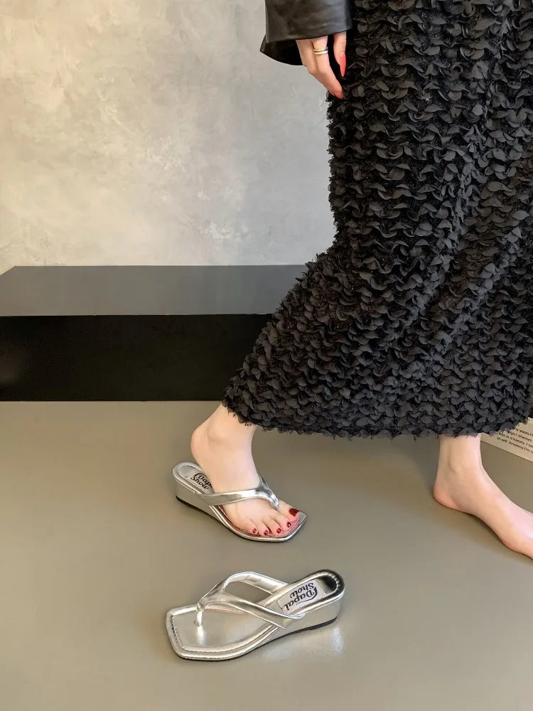 Designer Polka Dot Women Slippers Concise Wedges Heel Dress Flip Flop Shoes Summer Outdoor Clip Toe Beach Vacation Slides Shoes