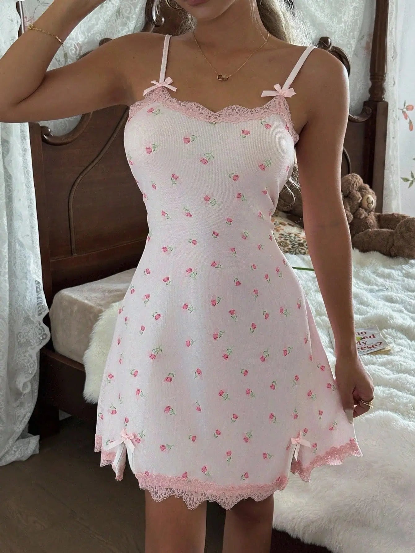 New Women's Lace American-Style Sexy Halter-Neck Nightdress; Patchwork Sexy Floral Figure-Hugging Halter-Neck Nightdress