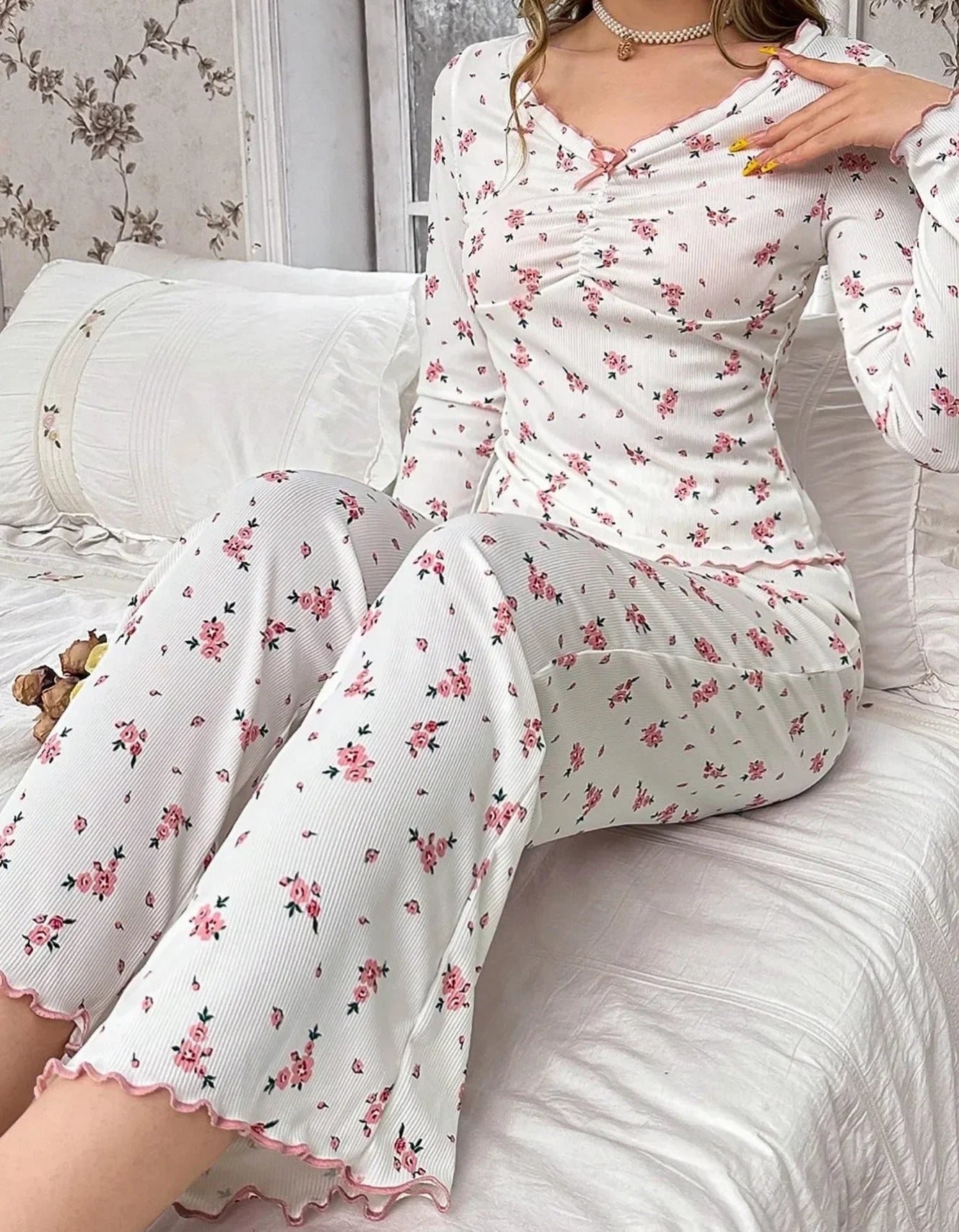 Autumn Winter Pajamas Set Women Round Neck Floral Printed Long Sleeve Tops and Trousers Sleepwear Home Wear Loungewear