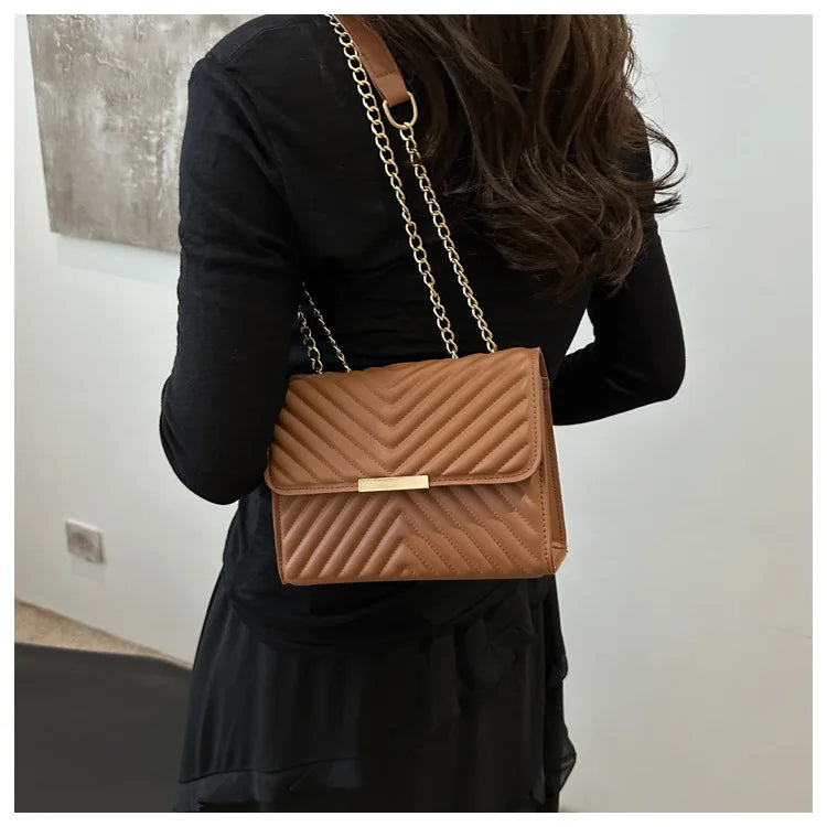 Fashion indentation shoulder bag simple chain 2024 summer new style this year popular retro commuter crossbody small square bag