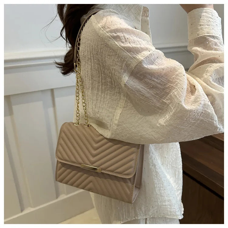Fashion indentation shoulder bag simple chain 2024 summer new style this year popular retro commuter crossbody small square bag