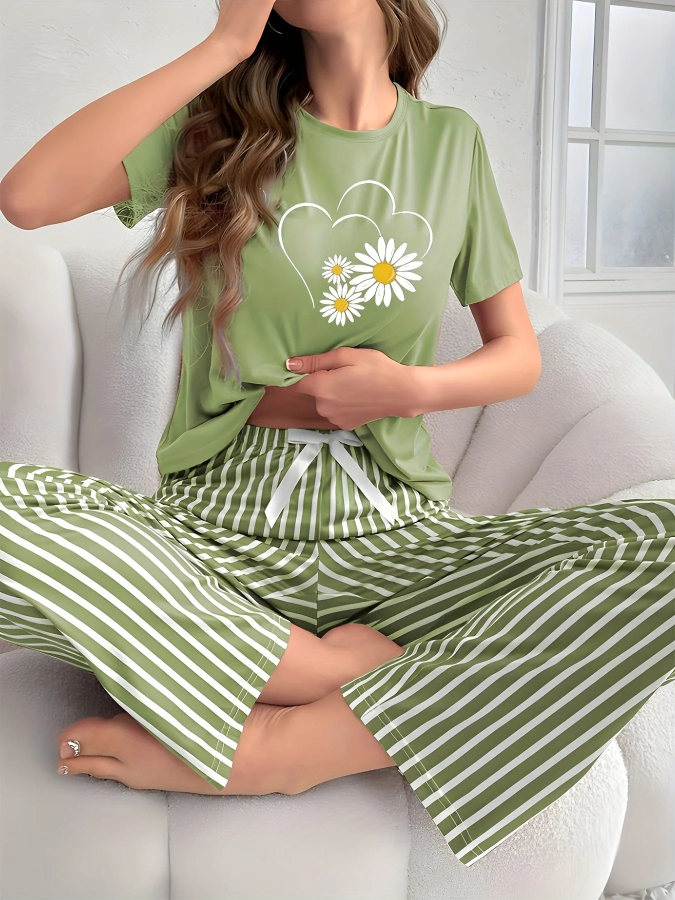 2-Piece Women's Pajama Set for All Seasons, Spring and Summer, Elegant Floral Print Long Pants and Short-Sleeved Pajama Set