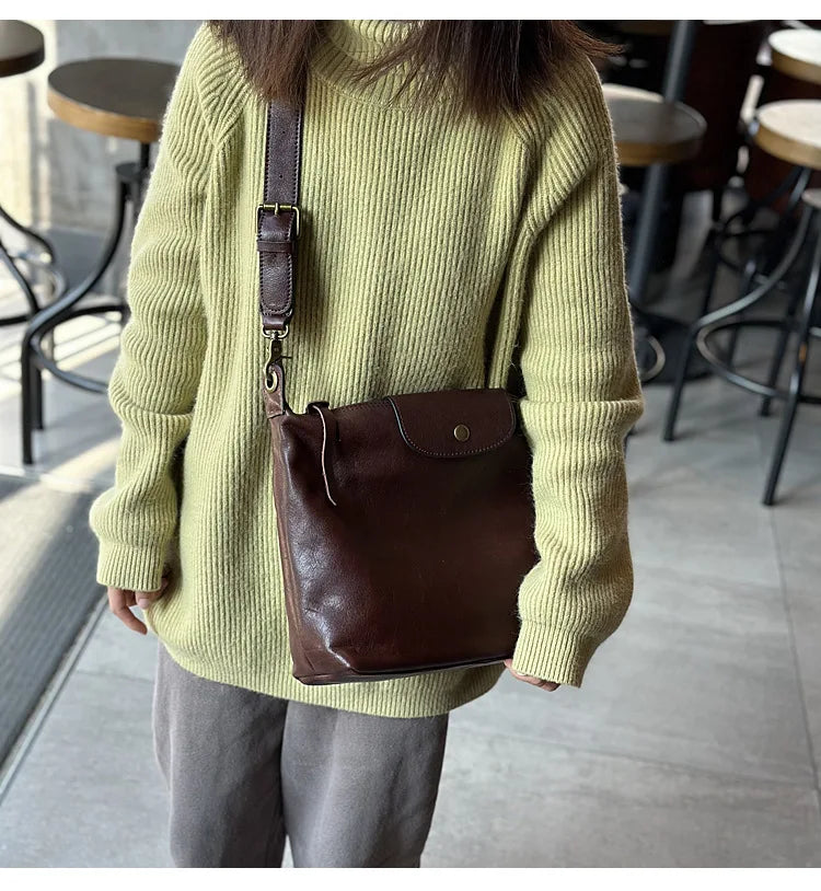 2026 Vintage vegetable tanned cowhide women's bag Leather single shoulder crossbody casual large capacity holiday bag