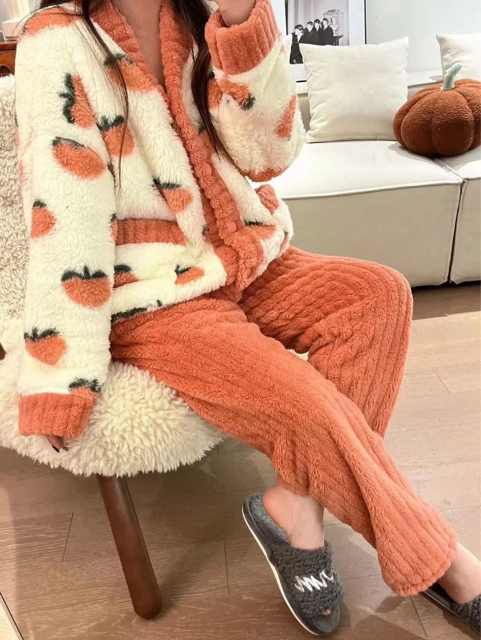 Pyjama épais en flanelle et velours corail fraise, vêtements de maison pour femmes, ensemble de vêtements de nuit à col en v, sa