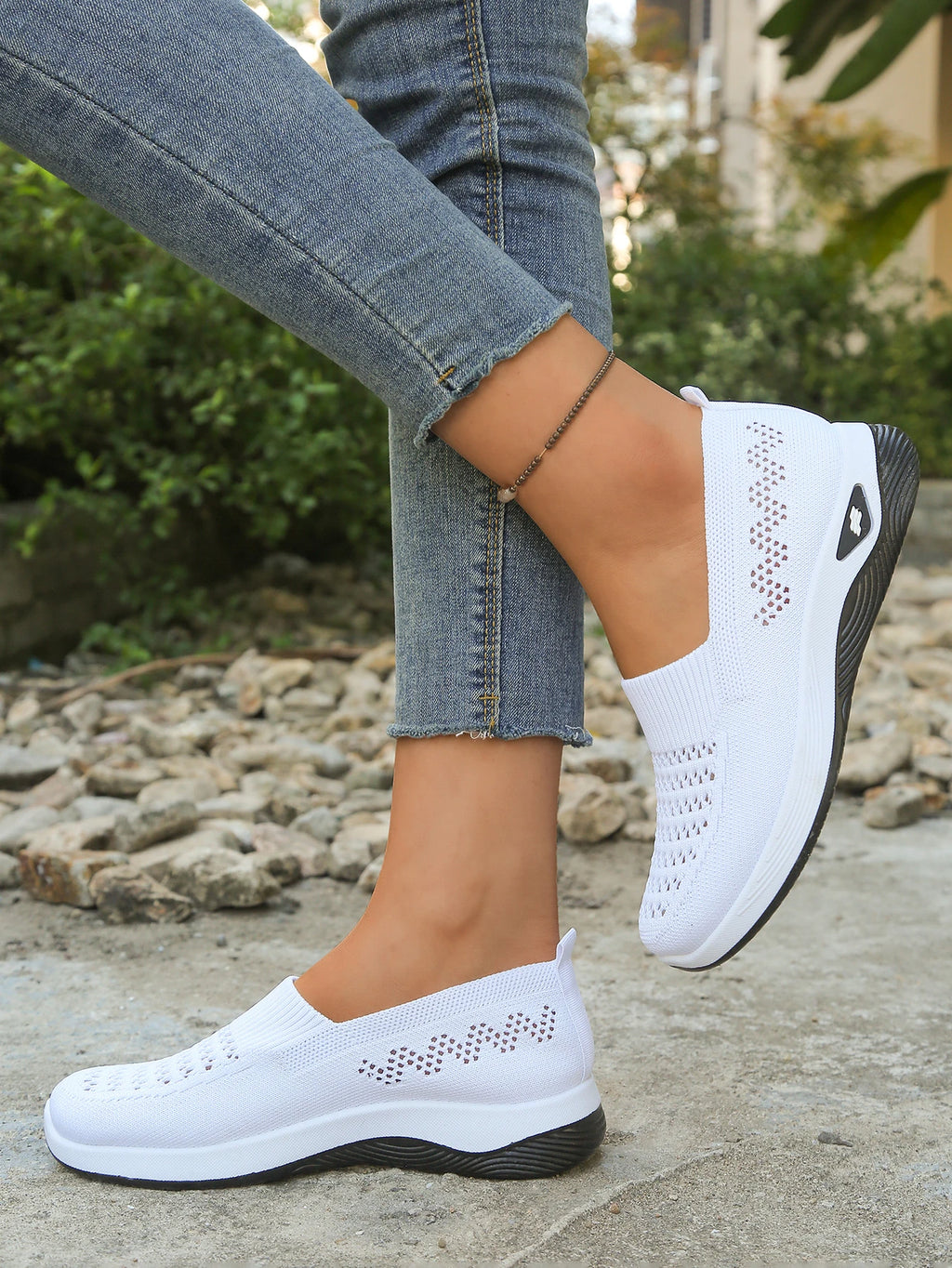 women's shoes summer 2026 lady wears crocs, casual sneaker which are light, comfortable and breathable