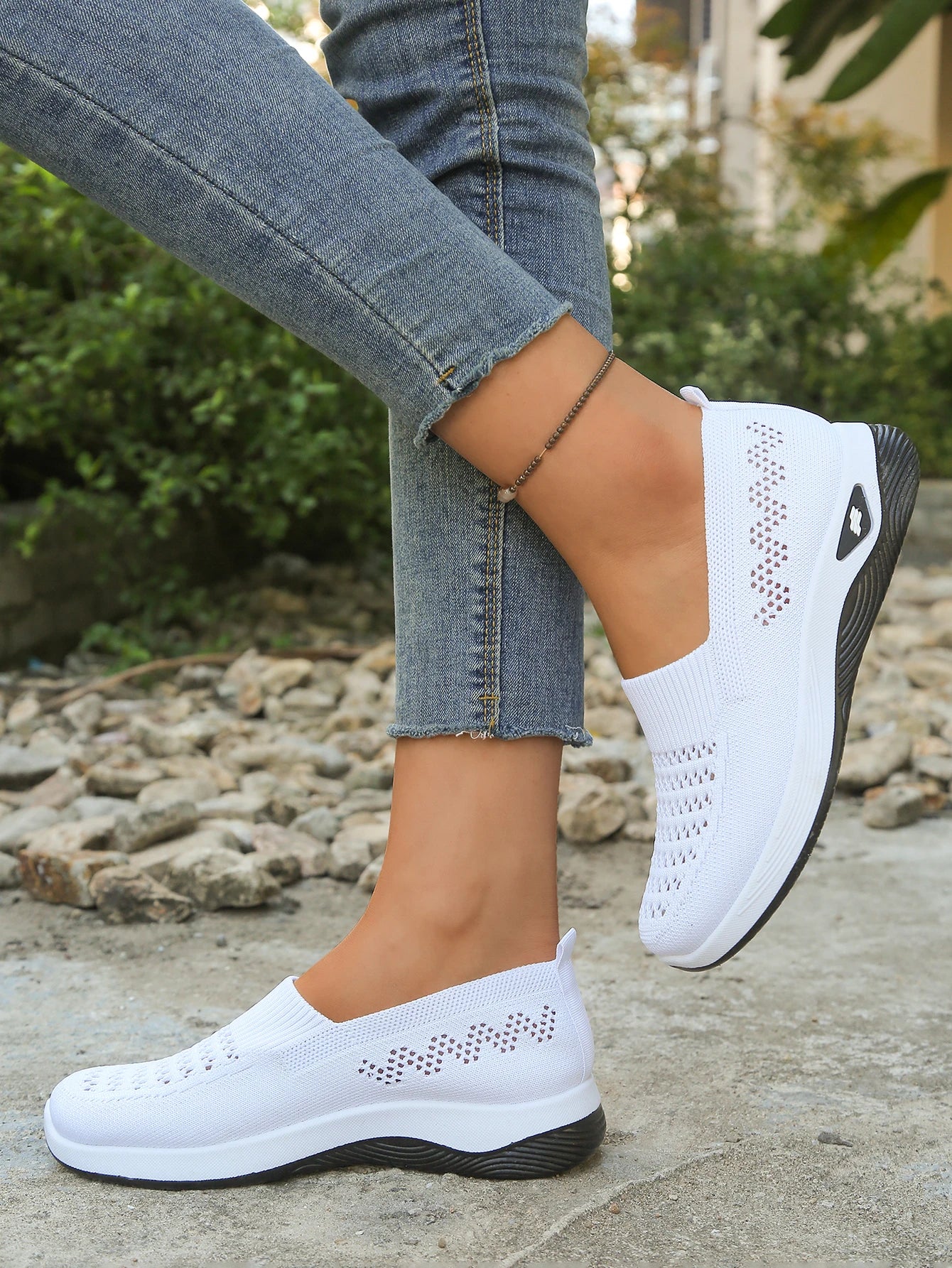 women's shoes summer 2026 lady wears crocs, casual sneaker which are light, comfortable and breathable