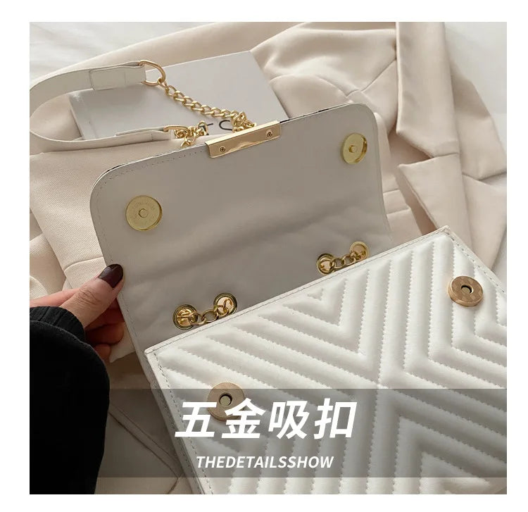 Fashion indentation shoulder bag simple chain 2024 summer new style this year popular retro commuter crossbody small square bag