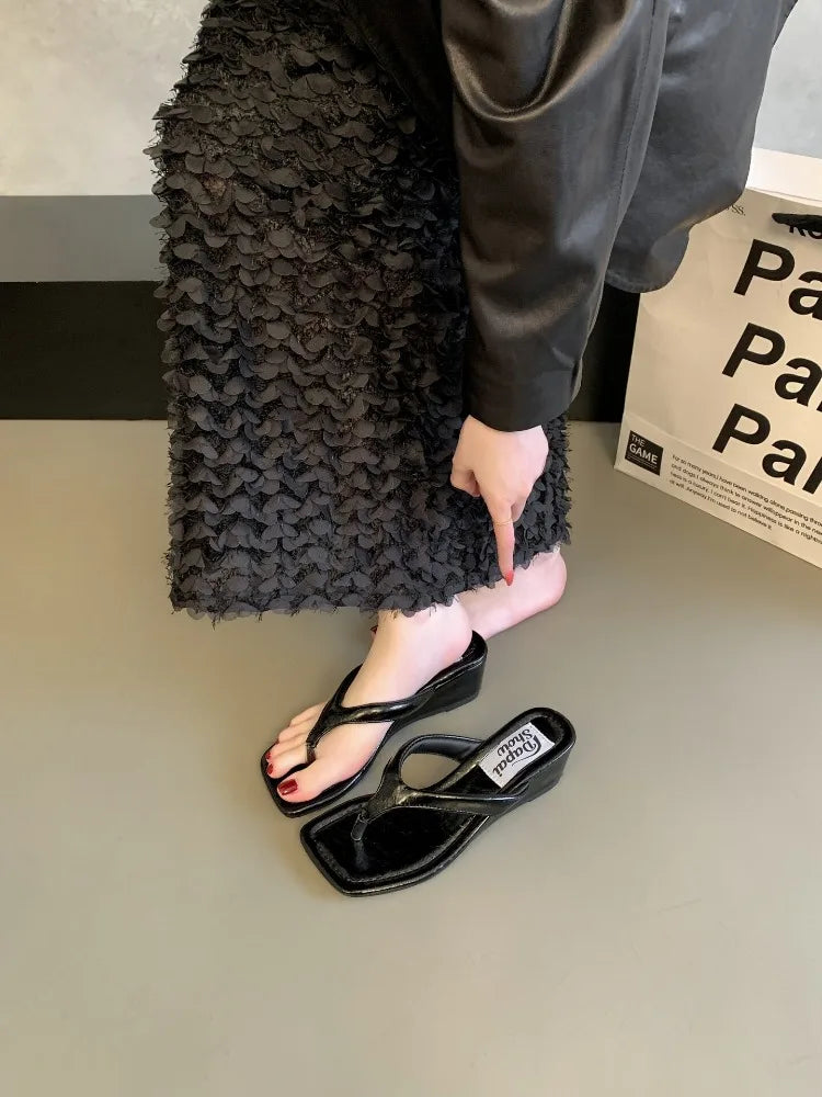 Designer Polka Dot Women Slippers Concise Wedges Heel Dress Flip Flop Shoes Summer Outdoor Clip Toe Beach Vacation Slides Shoes