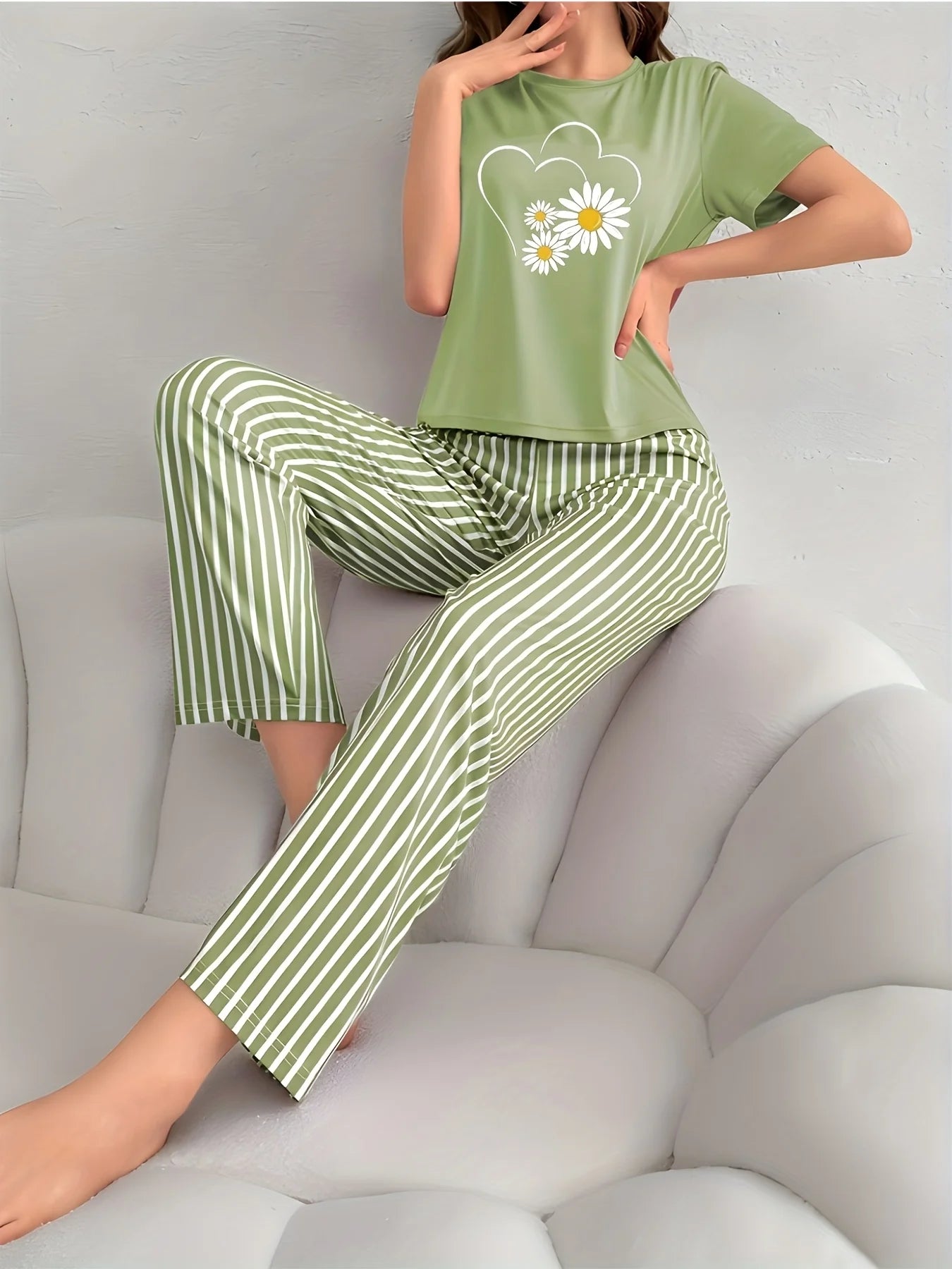 2-Piece Women's Pajama Set for All Seasons, Spring and Summer, Elegant Floral Print Long Pants and Short-Sleeved Pajama Set