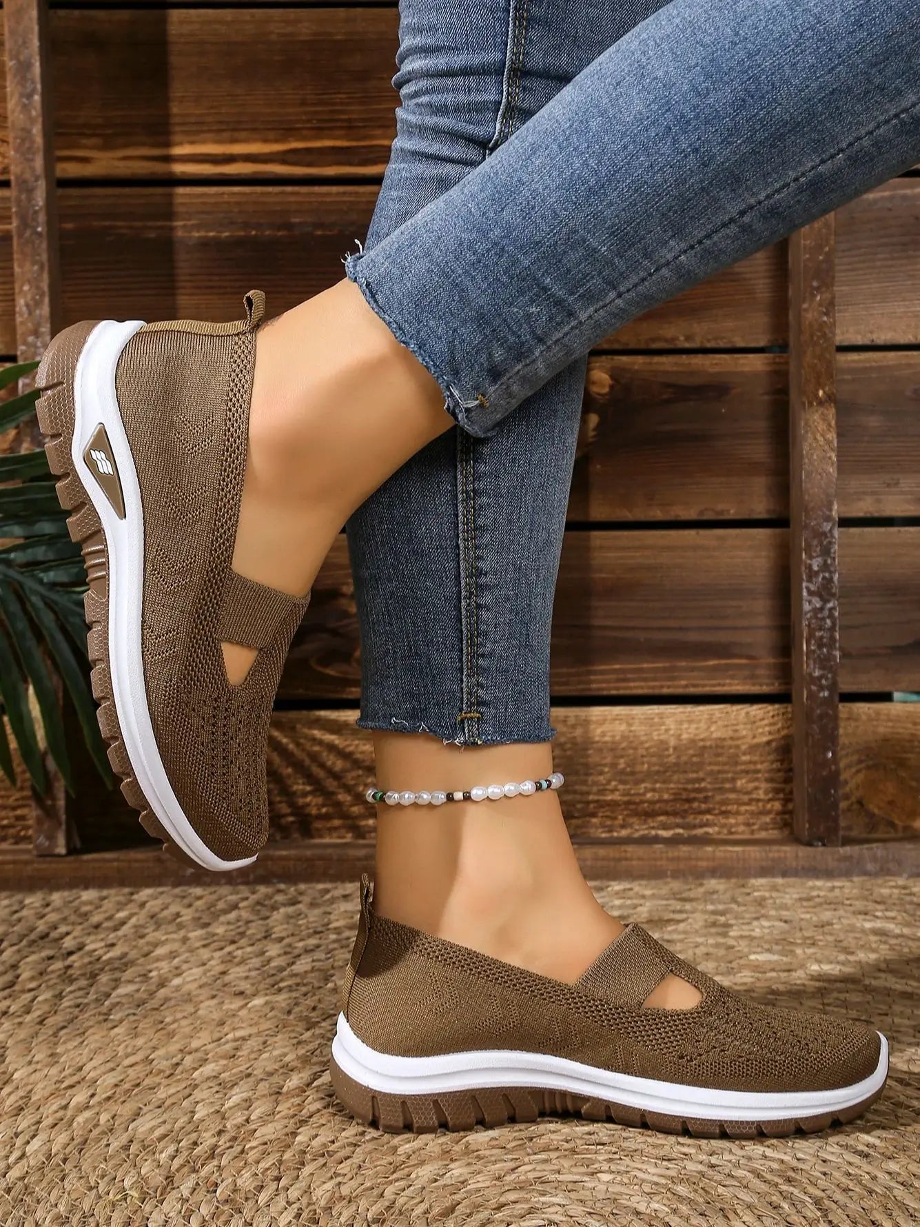 Women's casual sports shoes with breathable mesh, fashionable and versatile, soft soles, comfortable and casual