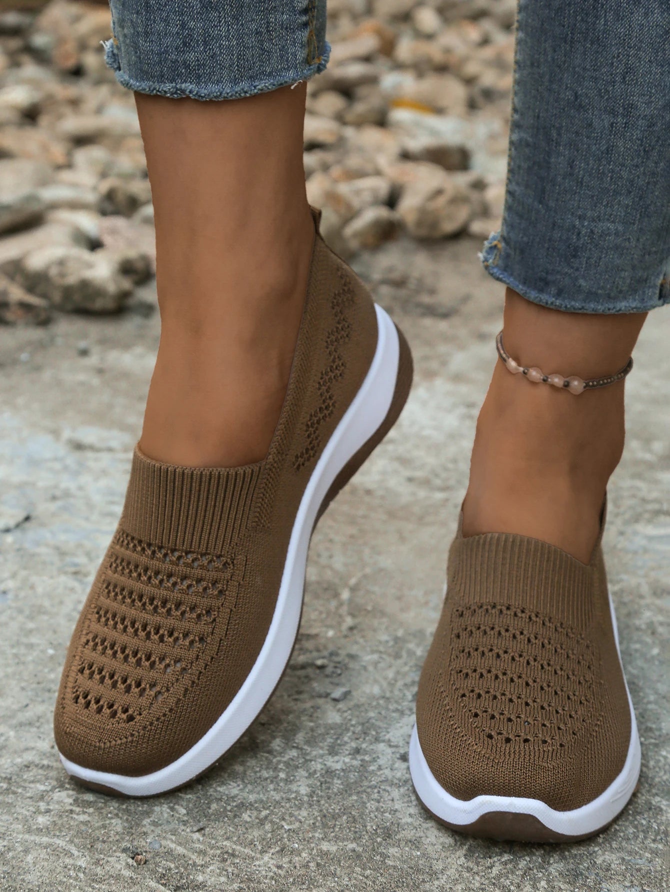 women's shoes summer 2026 lady wears crocs, casual sneaker which are light, comfortable and breathable