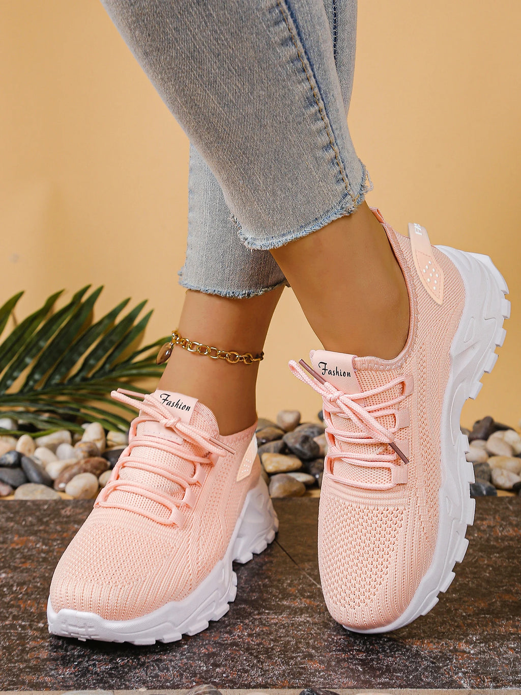 Women's casual sports shoes with breathable mesh and soft soles, versatile sports shoes
