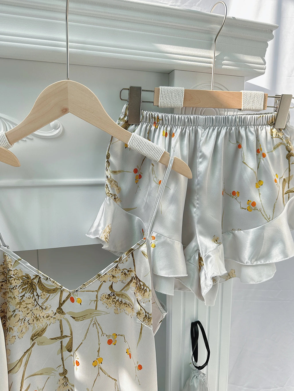 5pcs Floral Print Long Sleeve Robe Cami Dress Cami Top Ruffle Hem Shorts Simple Pajamas Sets for Women