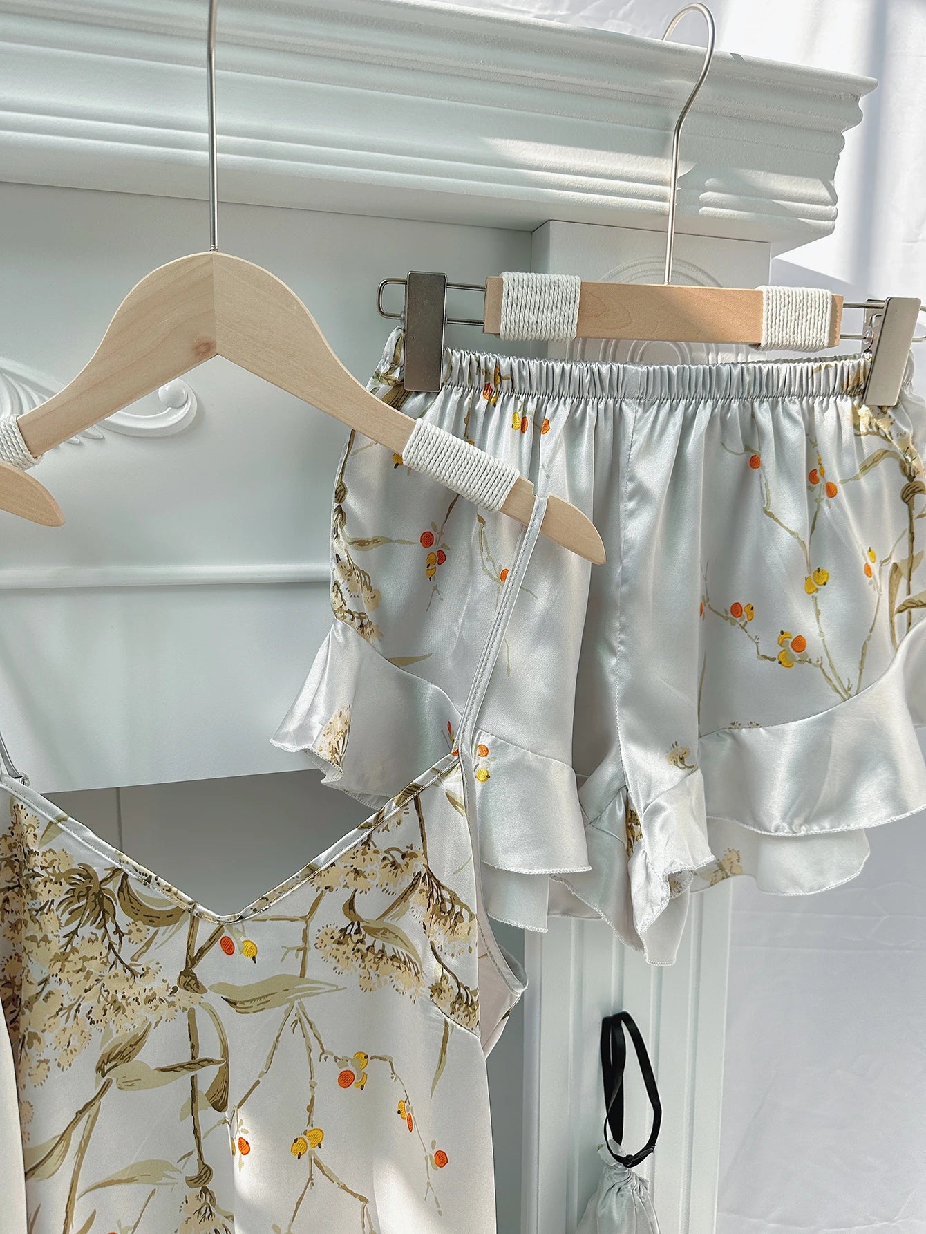 5pcs Floral Print Long Sleeve Robe Cami Dress Cami Top Ruffle Hem Shorts Simple Pajamas Sets for Women
