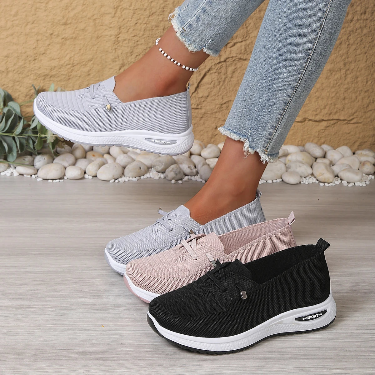 2026 Spring/Summer New Style Mesh Shoes, casual and fashionable, with soft sole and lightweight design, suitable for women.