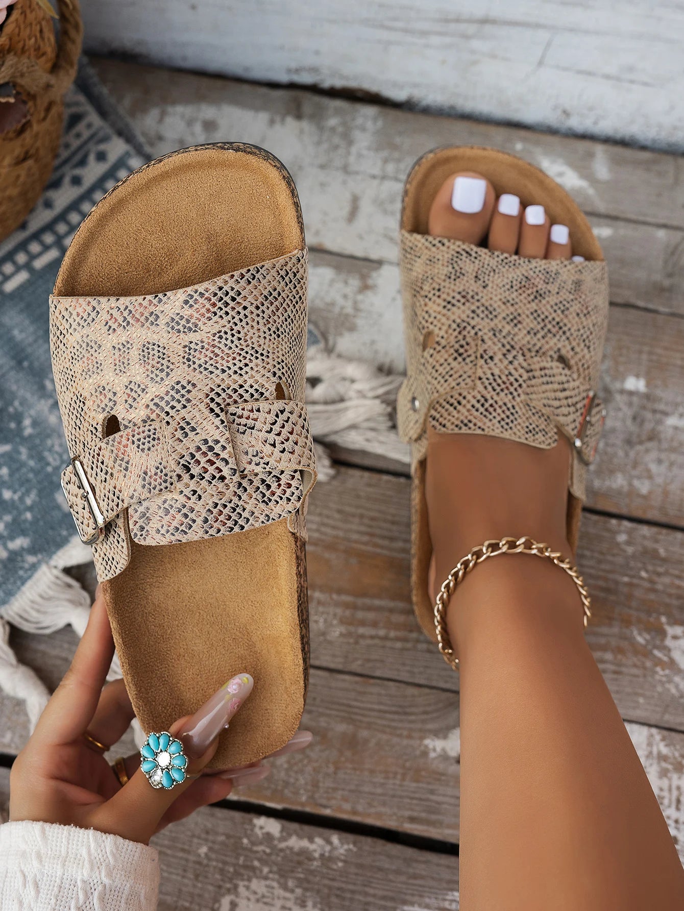 Women's Casual Retro Animal Snake Print Slippers Sandals - Stylish Buckle Single Strap Design, Non-Slip Pvc Sole, Comfortable Pu Upper, Suitable for Casual Beach Indoor and Outdoor Wear, Spring and Summer Women's Shoes