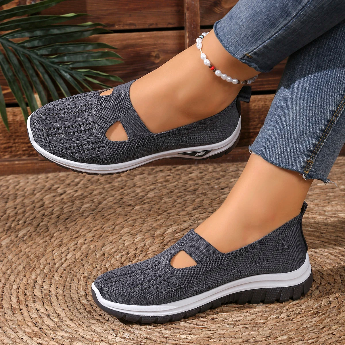 Women's casual sports shoes with breathable mesh, fashionable and versatile, soft soles, comfortable and casual