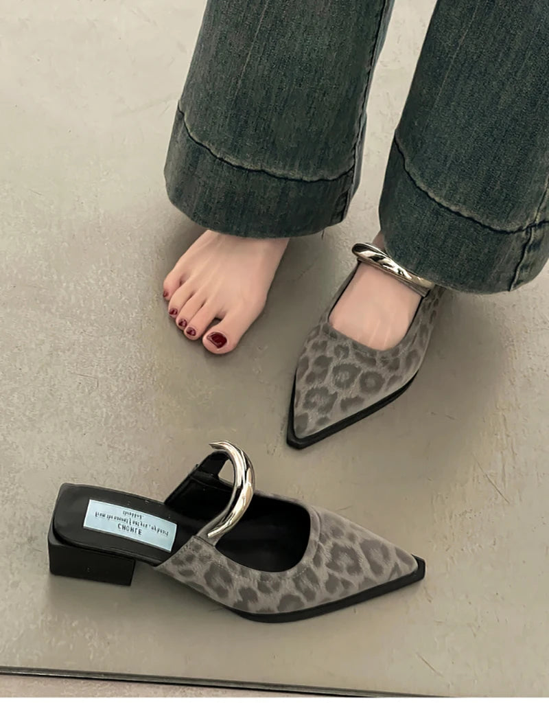 Summer Women Cover Toe Mules Slippers Fashion Metal Decoration Thick Heel Slide Shoes Comfort Street Style Footwear