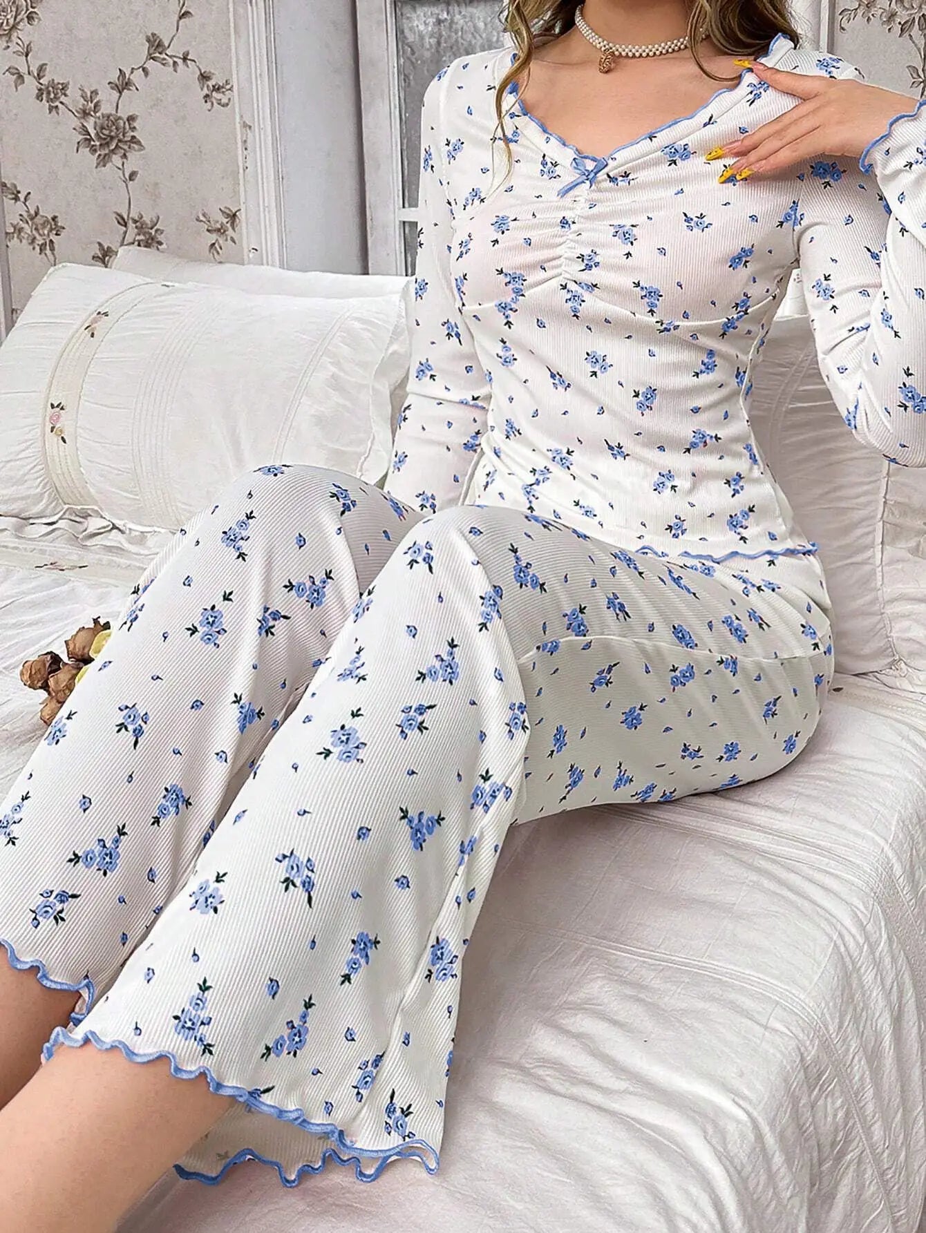 Autumn Winter Pajamas Set Women Round Neck Floral Printed Long Sleeve Tops and Trousers Sleepwear Home Wear Loungewear