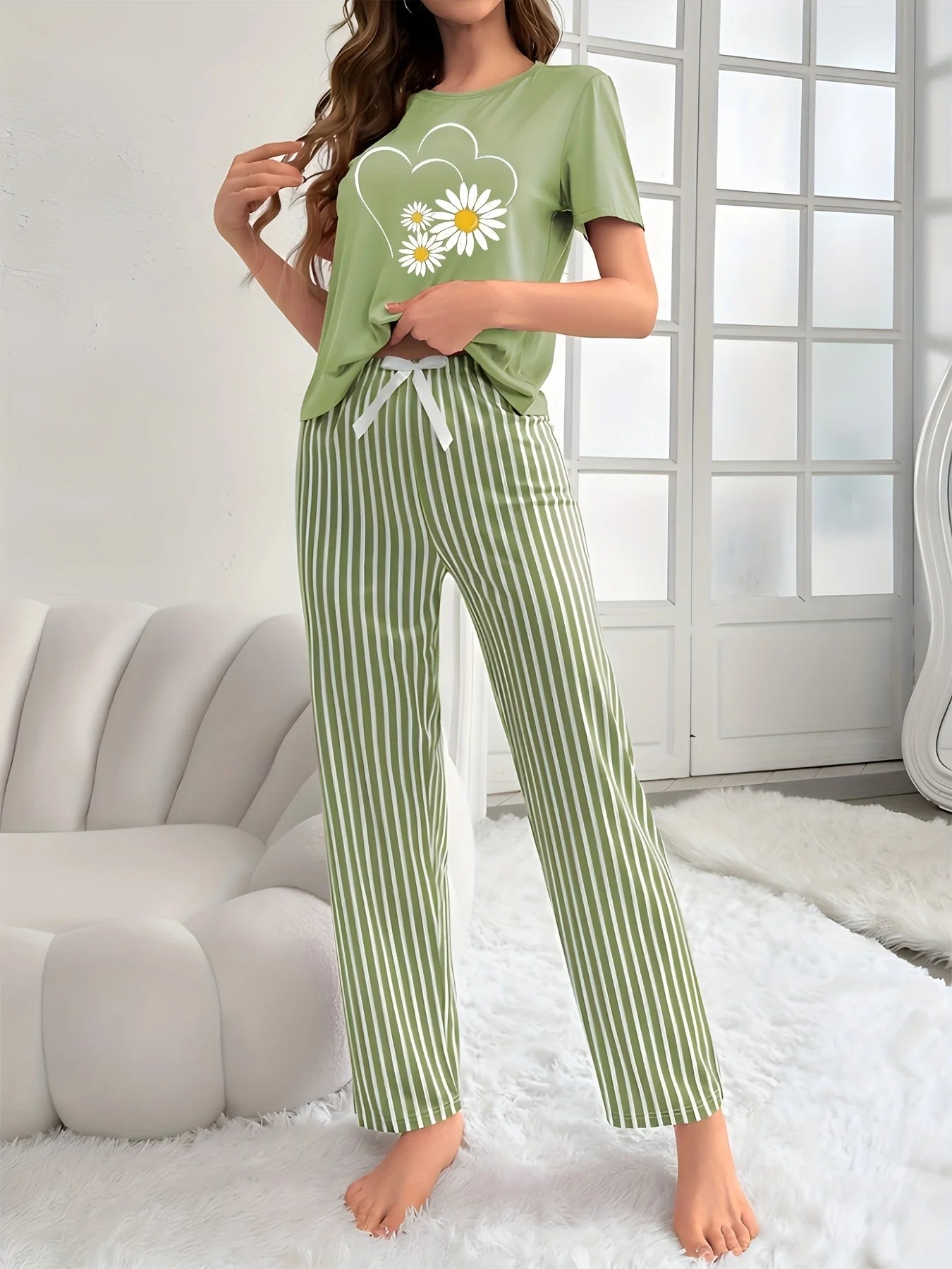 2-Piece Women's Pajama Set for All Seasons, Spring and Summer, Elegant Floral Print Long Pants and Short-Sleeved Pajama Set
