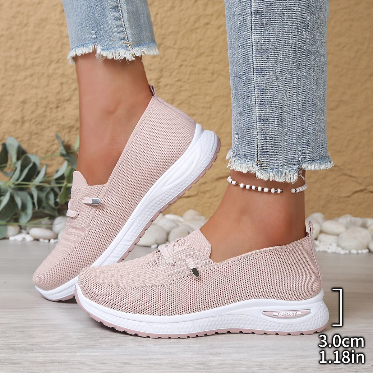2026 Spring/Summer New Style Mesh Shoes, casual and fashionable, with soft sole and lightweight design, suitable for women.
