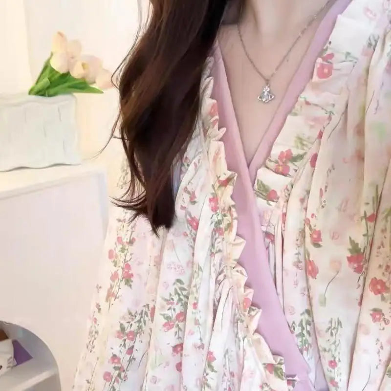 Hot Spring Summer New Women Long Sleeved Korean Edition Floral Vneck Long Sleeved Robe Soft Comfort Loose Girls Home Clothing