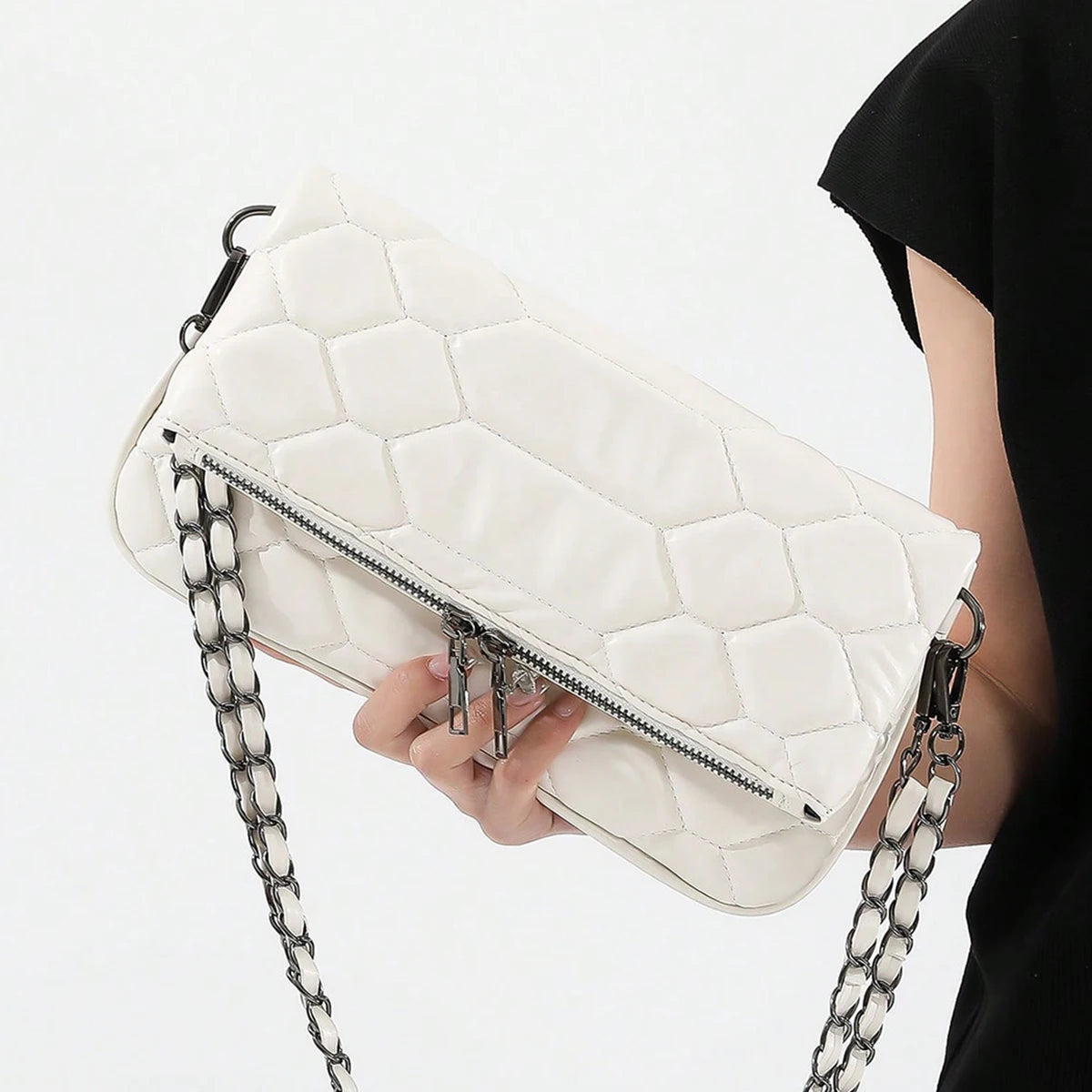 Classic fashion chain shoulder bag, simple and versatile, elegant messenger bag, suitable for work, commuting and shopping