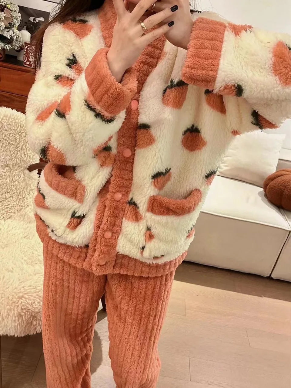 Pyjama épais en flanelle et velours corail fraise, vêtements de maison pour femmes, ensemble de vêtements de nuit à col en v, sa