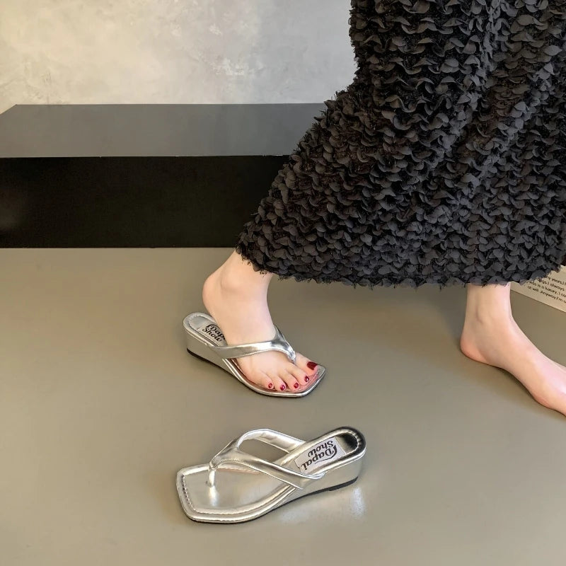 Designer Polka Dot Women Slippers Concise Wedges Heel Dress Flip Flop Shoes Summer Outdoor Clip Toe Beach Vacation Slides Shoes