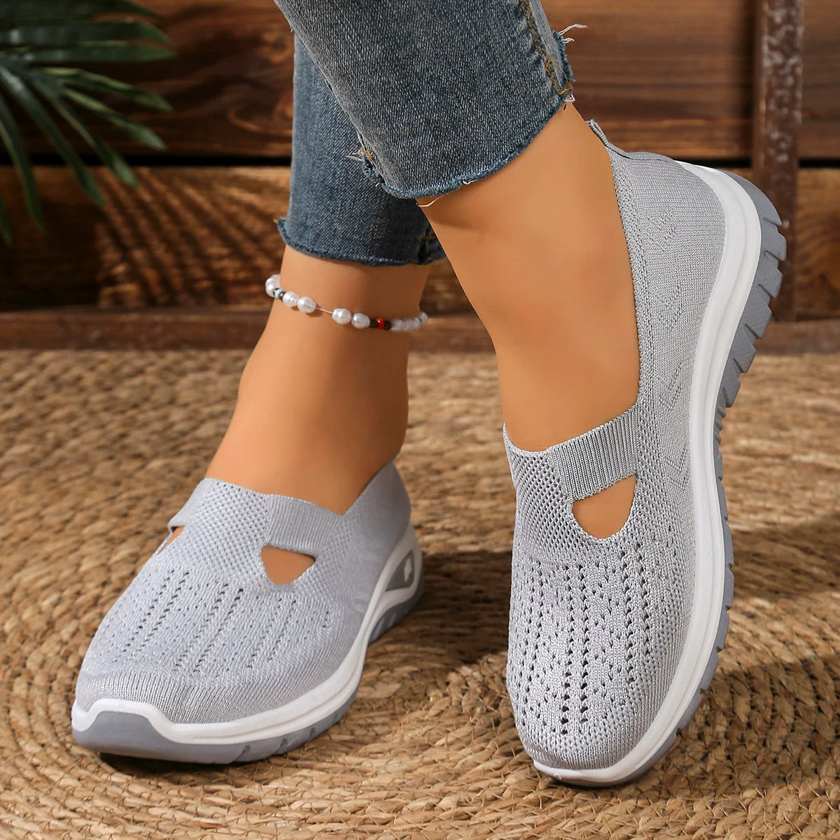 Women's casual sports shoes with breathable mesh, fashionable and versatile, soft soles, comfortable and casual