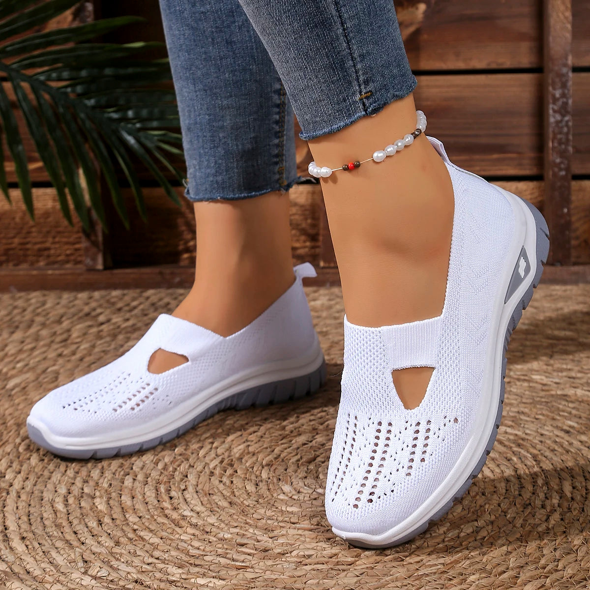 Women's casual sports shoes with breathable mesh, fashionable and versatile, soft soles, comfortable and casual